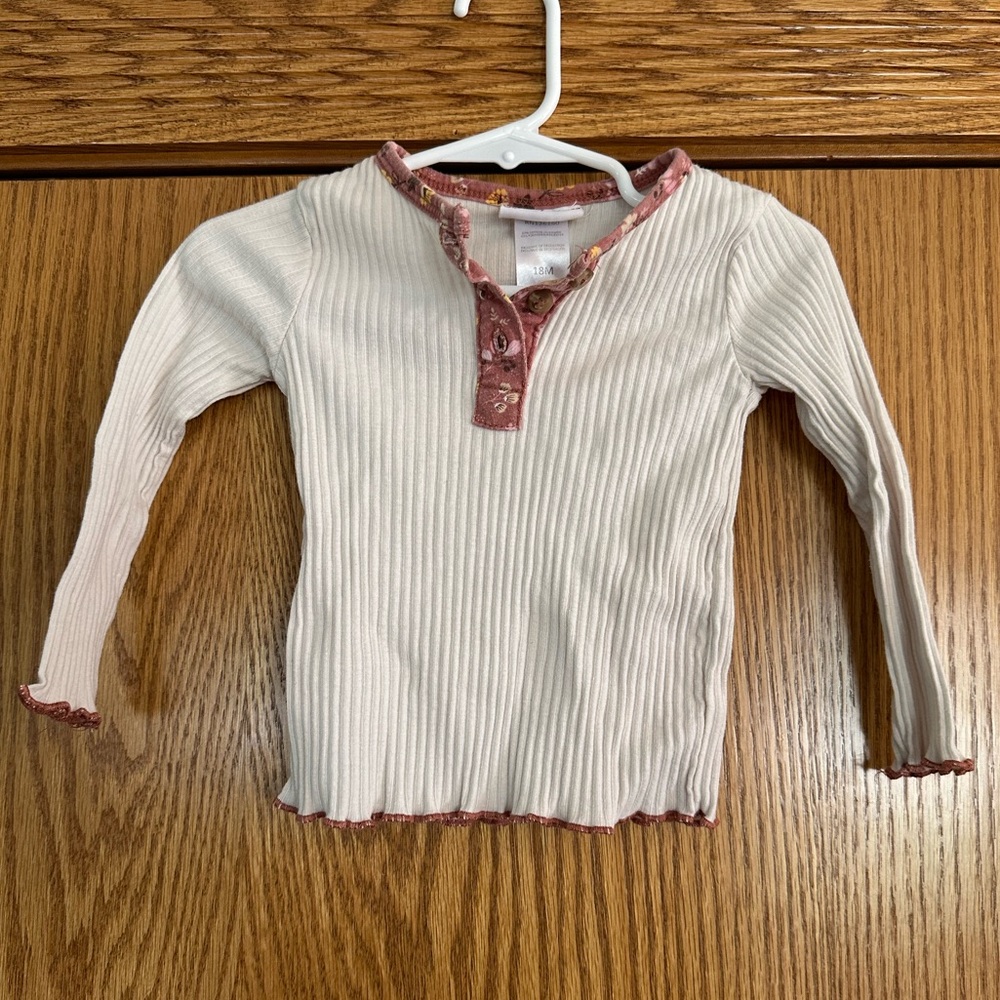 Daisy Fuentes girl’s ribbed shirt